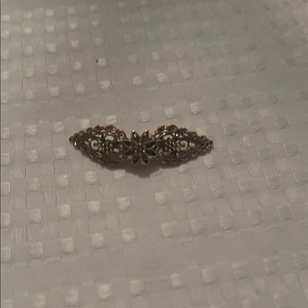 Elegant Gold Filigree Broach